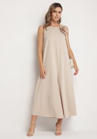 Born2be - Beżowy Kombinezon z Wiskozą i Broszką Kwiatu 3D Odellira. Okazja: na co dzień. Kolor: beżowy. Materiał: wiskoza. Wzór: kwiaty. Styl: casual, elegancki #3