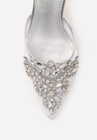 Born2be - Srebrne Czółenka na Szpilce VICES z Paskiem na Piętę Koronką i Aplikacją Clymellia. Okazja: na komunię, na wesele, na ślub cywilny. Zapięcie: pasek. Kolor: srebrny. Materiał: koronka. Wzór: aplikacja, koronka. Obcas: na szpilce. Styl: wizytowy, glamour, elegancki #3