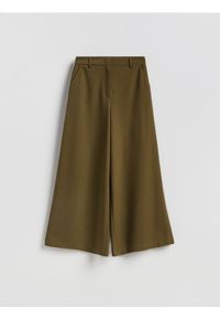 Reserved - Spodnie z szerokimi nogawkami - ciemnozielony. Kolor: zielony. Materiał: tkanina, wiskoza. Wzór: gładki #1