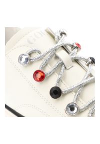 Sneakersy damskie GOE, cholewka ze skóry licowej z zaokrąglonym noskiem na solidnej podeszwie, białe, TT2N4072. Okazja: na co dzień. Kolor: biały. Materiał: skóra. Szerokość cholewki: normalna. Obcas: na platformie. Sport: turystyka piesza #5