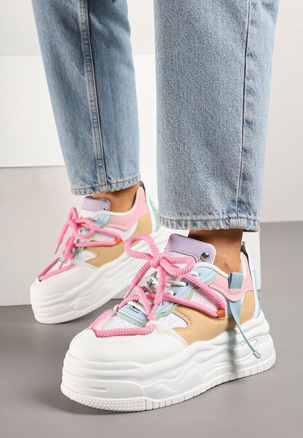 Born2be - Biało-Różowe Streetwearowe Sneakersy na Platformie z Brokatem i Aplikacjami Maivessa. Okazja: na co dzień. Kolor: biały. Materiał: jeans. Wzór: aplikacja. Obcas: na platformie
