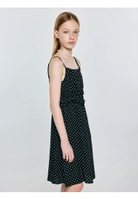 Big-Star - Sukienka dziewczęca na ramiączkach w kropki czarna Mircesi 906. Okazja: na randkę. Typ kołnierza: kołnierz z falbankami. Kolor: czarny. Materiał: wiskoza, żakard. Długość rękawa: na ramiączkach. Wzór: kropki. Sezon: lato. Styl: klasyczny, wakacyjny #3