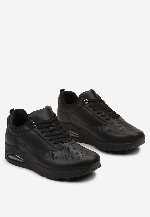 Born2be - Czarne Buty Sportowe na Podeszwie z Amortyzującą Wstawką i Sznurowaniem Aewllin. Kolor: czarny