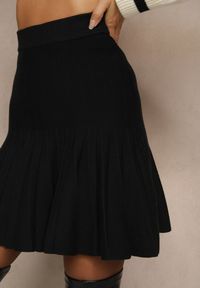 Renee - Czarna Spódnica z Wiskozą o Rozkloszowanym Kroju High Waist Calatiela. Okazja: na co dzień. Stan: podwyższony. Kolor: czarny. Materiał: wiskoza. Sezon: lato, wiosna. Styl: elegancki, casual #5