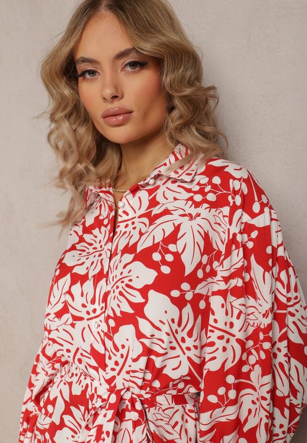 Renee - Czerwono-Biała Mini Sukienka o Rozkloszowanym Koszulowym Fasonie w Kwiatowy Print Enda. Kolor: czerwony. Materiał: materiał. Wzór: kwiaty, nadruk. Typ sukienki: koszulowe. Długość: mini