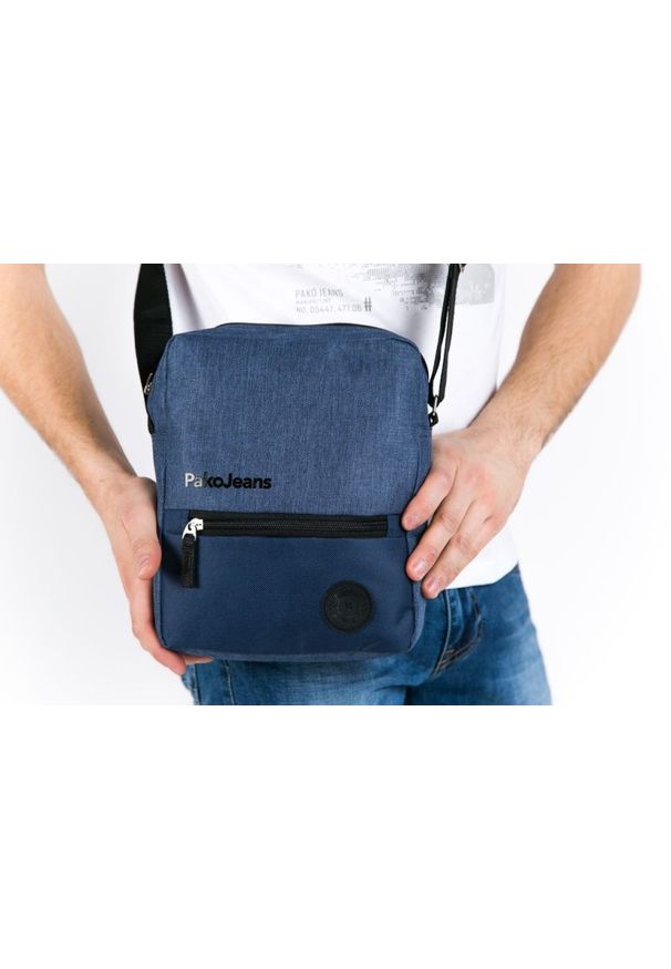 Pako Jeans - Granatowa Męska Torebka, Saszetka, Listonoszka na Ramię, Casualowa. Kolor: niebieski. Materiał: poliester. Wzór: napisy, aplikacja