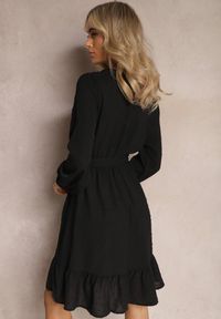 Renee - Czarna Mini Sukienka Rozkloszowana z Paskiem Materiałowym z Tkaniny Plumeti Digia. Kolor: czarny. Materiał: materiał, tkanina. Długość: mini