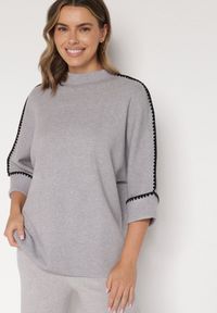 Born2be - Szary Sweter z Kontrastową Lamówką Tuselle. Okazja: na spotkanie biznesowe, do pracy. Kolor: szary. Materiał: jeans. Styl: biznesowy #1