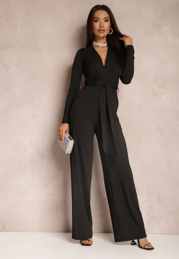 Renee - Czarny Kombinezon z Kopertowym Dekoltem Ivemie. Okazja: na co dzień, na imprezę. Kolor: czarny. Długość: długie. Styl: casual, klasyczny, elegancki, wizytowy