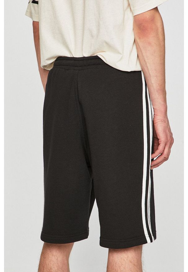 adidas Originals - Szorty. Kolor: czarny. Materiał: materiał. Wzór: gładki