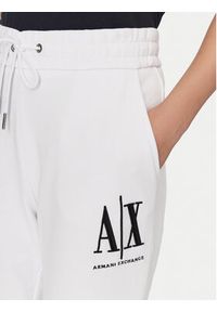 Armani Exchange Spodnie dresowe 8NYPCX YJ68Z 1000 Biały Regular Fit. Kolor: biały. Materiał: bawełna