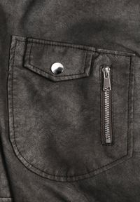 Born2be - Ciemnoszara Kurtka Ramoneska z Kieszeniami i Paskiem z Klamrą Polvila. Okazja: na co dzień. Kolor: szary. Materiał: jeans. Długość rękawa: długi rękaw. Długość: długie. Styl: rockowy, casual, klasyczny, elegancki #6