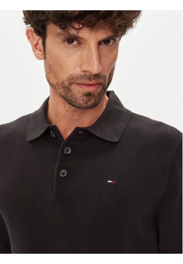 Tommy Jeans Sweter Essential DM0DM20304 Czarny Slim Fit. Kolor: czarny. Materiał: bawełna