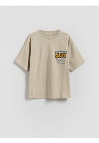 Reserved - T-shirt Stumble Guys - beżowy. Kolor: beżowy. Materiał: dzianina, bawełna