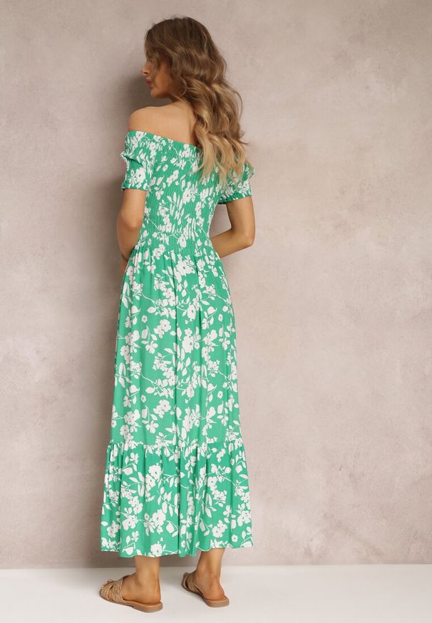 Renee - Zielona Rozkloszowana Sukienka Maxi z Hiszpańskim Dekoltem w Kwiaty Zevana. Kolor: zielony. Wzór: kwiaty. Sezon: wiosna, lato. Typ sukienki: rozkloszowane. Długość: maxi
