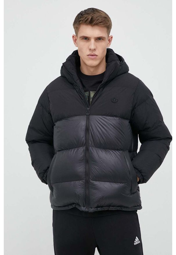 adidas Originals kurtka męska kolor czarny zimowa. Kolor: czarny. Materiał: materiał. Sezon: zima