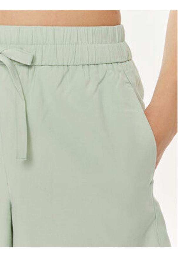 Vero Moda Szorty materiałowe Carmen 10278931 Zielony Loose Fit. Kolor: zielony. Materiał: wiskoza