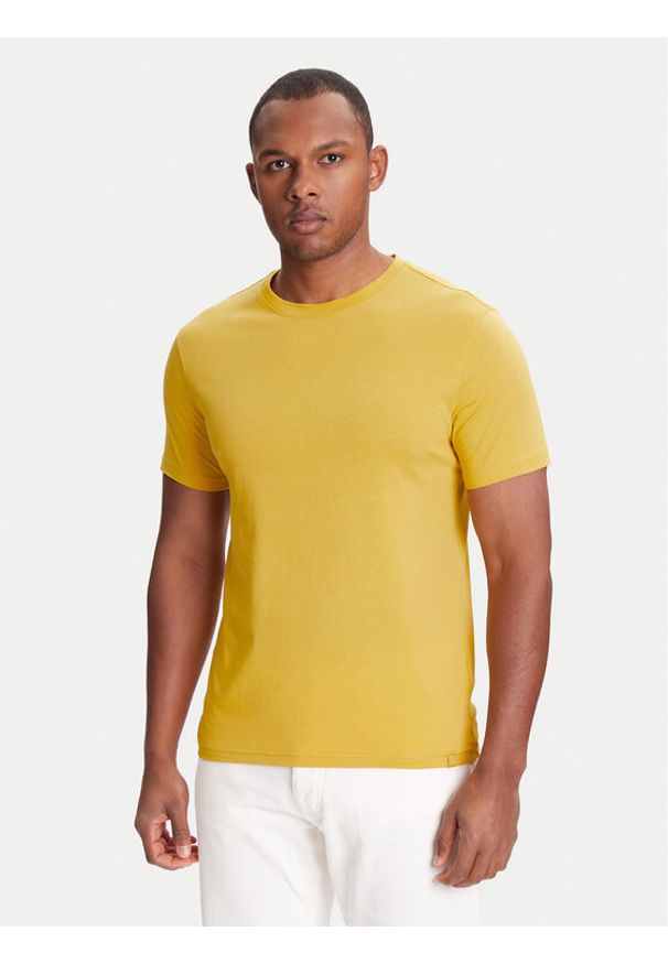 United Colors of Benetton - United Colors Of Benetton T-Shirt 3U53J1F15 Żółty Regular Fit. Kolor: żółty. Materiał: bawełna