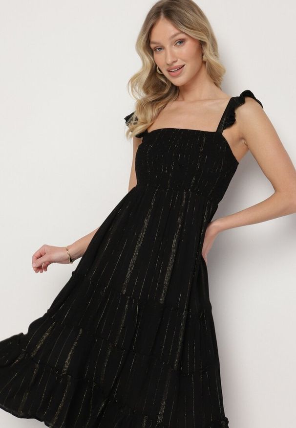 Born2be - Czarna Wiskozowa Sukienka na Ramiączkach Zdobiona Metaliczną Nicią Iffrisse. Okazja: na co dzień. Kolor: czarny. Materiał: wiskoza. Długość rękawa: na ramiączkach. Wzór: aplikacja. Styl: casual