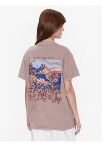 BDG Urban Outfitters T-Shirt BDG BLANKA PEAKS BF T 76471135 Beżowy Oversize. Kolor: beżowy. Materiał: bawełna #3