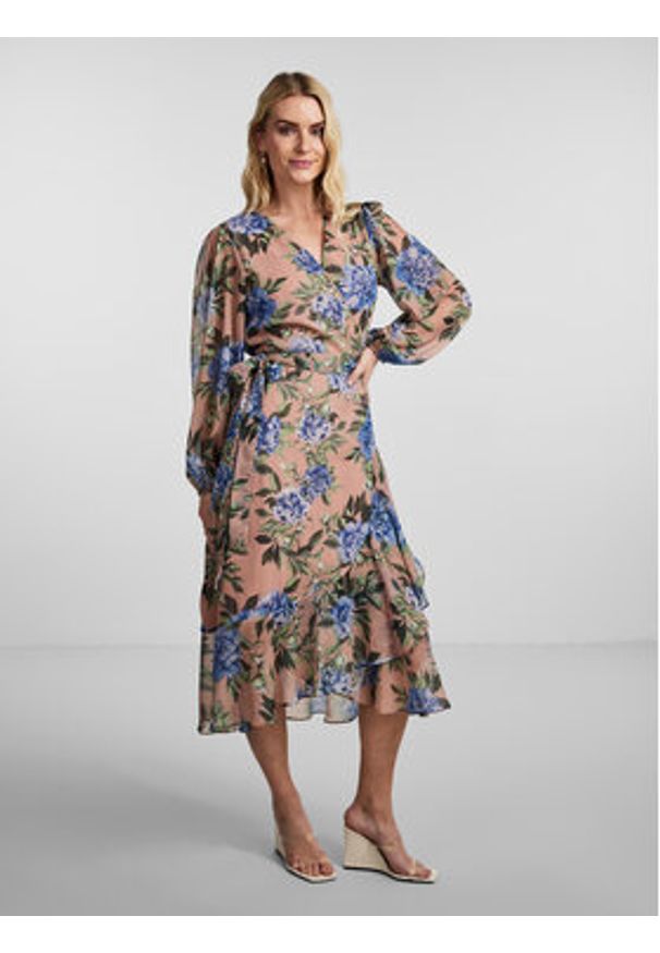 YAS Sukienka koktajlowa 26029753 Fioletowy Standard Fit. Kolor: fioletowy. Materiał: syntetyk. Styl: wizytowy
