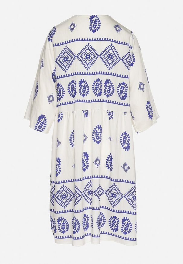 Born2be - Niebiesko-Biała Wiskozowa Sukienka ze Wzorem Boho Frisana. Okazja: na co dzień. Typ kołnierza: dekolt w kształcie V. Kolor: niebieski. Materiał: wiskoza. Styl: boho