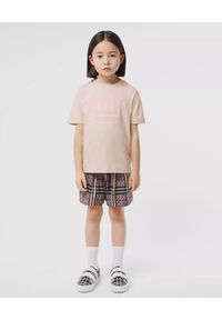 BURBERRY CHILDREN - Beżowa koszulka z logo 4-14 lat. Kolor: beżowy. Materiał: bawełna. Długość rękawa: krótki rękaw. Wzór: nadruk. Sezon: lato. Styl: klasyczny