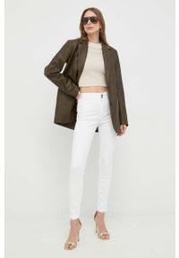 Guess jeansy damskie medium waist. Kolor: biały #2