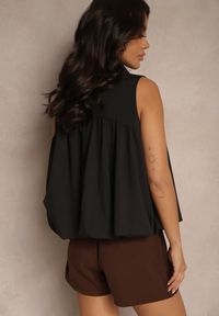Renee - Czarna Bluza Oversize z Kołnierzykiem o Rozkloszowanym Kroju Erivelle. Okazja: na co dzień. Kolor: czarny. Styl: casual #5