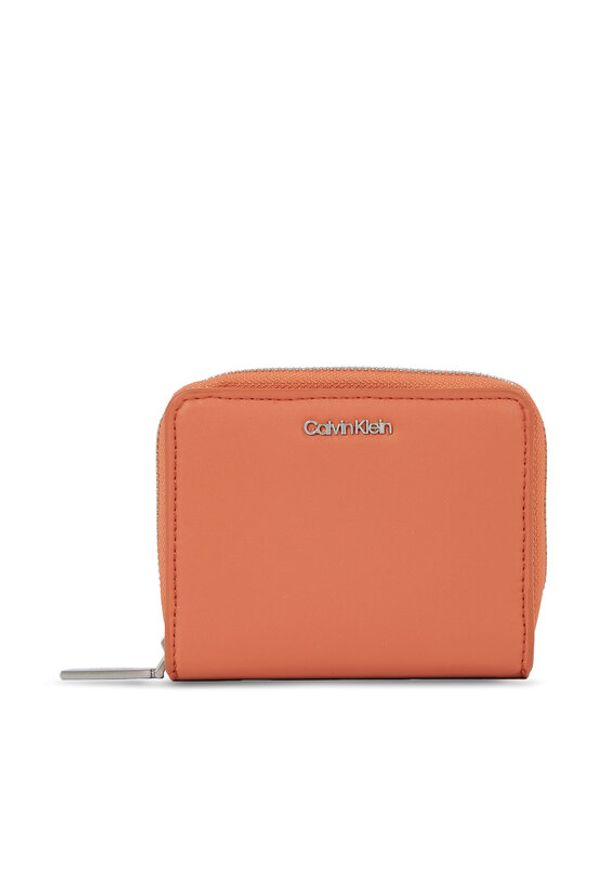 Calvin Klein Portfel damski Ck Must Wallet W/Flap Md K60K607432 Brązowy. Kolor: brązowy