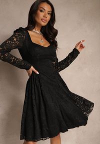 Renee - Czarna Taliowana Sukienka z Koronki z Rozkloszowanym Dołem Teladriela. Okazja: na co dzień. Kolor: czarny. Materiał: koronka. Wzór: koronka. Styl: casual #5
