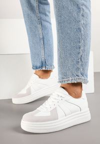 Born2be - Białe Sznurowane Sneakersy na Grubej Podeszwie z Geometrycznym Motywem Melmi. Okazja: na co dzień. Zapięcie: sznurówki. Kolor: biały. Materiał: jeans. Wzór: geometria