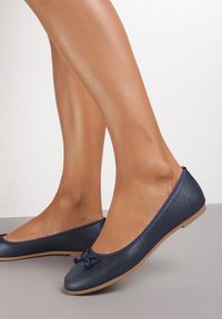Renee - Granatowe Balerinki Nospe. Nosek buta: okrągły. Zapięcie: bez zapięcia. Kolor: niebieski. Szerokość cholewki: normalna. Wzór: aplikacja #5