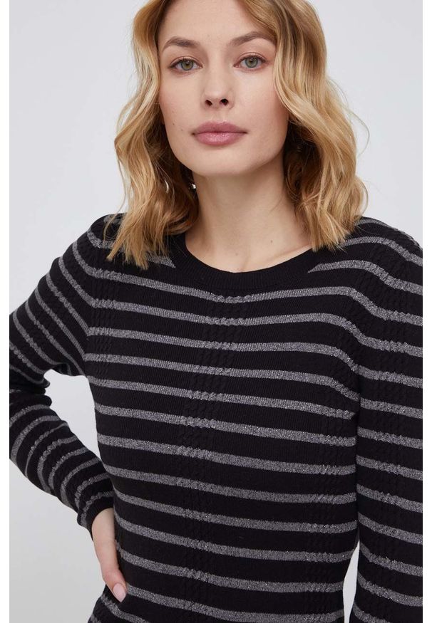 TOMMY HILFIGER - Tommy Hilfiger Sukienka kolor czarny mini rozkloszowana. Kolor: czarny. Materiał: dzianina. Typ sukienki: rozkloszowane. Długość: mini