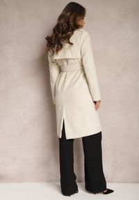 Renee - Jasnobeżowy Dwurzędowy Płaszcz z Wiskozy z Paskiem w Talii Beluna. Okazja: na co dzień. Kolor: beżowy. Materiał: wiskoza. Styl: casual #5