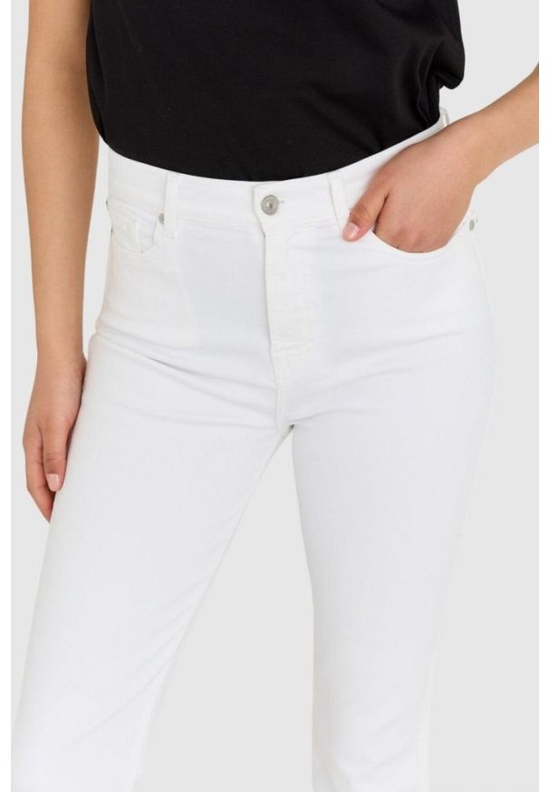 7 FOR ALL MANKIND Białe jeansy damskie z poszerzoną surowo zakończoną nogawką HW Slim Kick. Kolor: biały