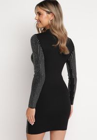 Born2be - Czarna Dopasowana Sukienka Mini w Cyrkonie Stelladi. Kolor: czarny. Materiał: materiał. Wzór: aplikacja. Długość: mini #4
