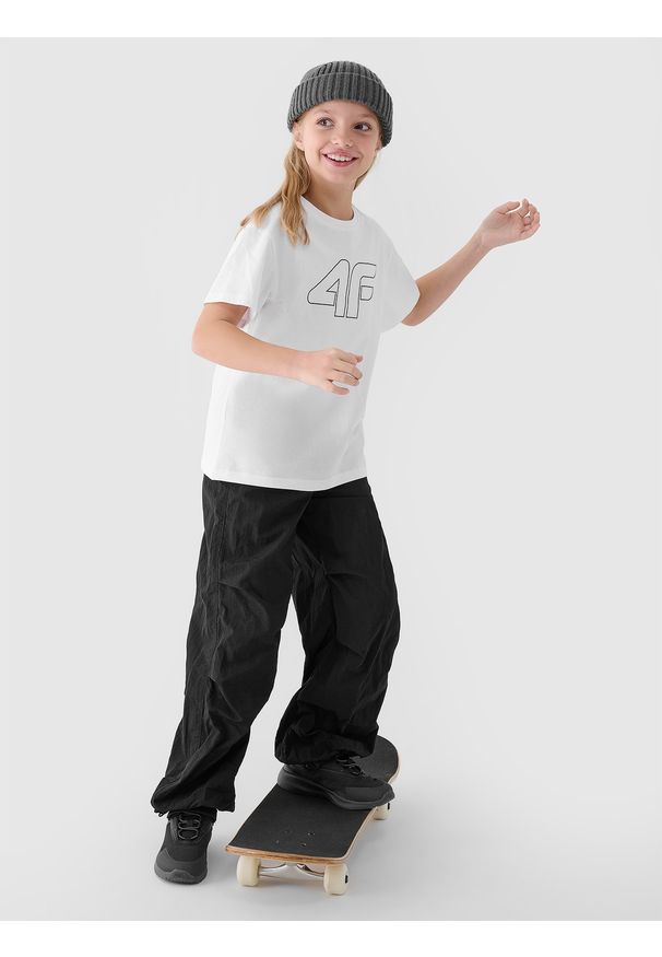 4f - 4F T-shirt oversize z nadrukiem dziewczęcy - biały 146 (10-11 lat). Okazja: na co dzień. Kolor: biały. Materiał: dzianina, bawełna, jersey. Wzór: nadruk. Sezon: lato. Styl: klasyczny, sportowy, casual