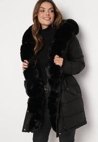 Born2be - Czarna Pikowana Kurtka z Ozdobnym Futerkiem Dristella. Kolor: czarny. Materiał: futro. Wzór: aplikacja #1