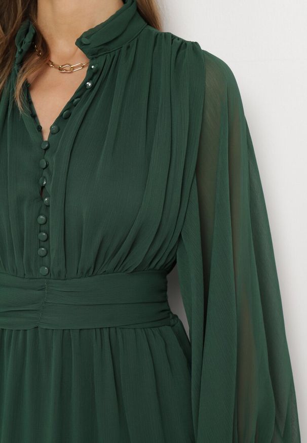 Born2be - Ciemnozielona Rozkloszowana Sukienka z Falbanką Harlin. Kolor: zielony. Długość: mini