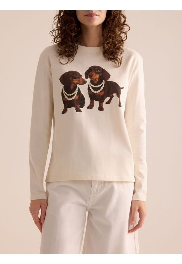 Reserved - Longsleeve z nadrukiem - kremowy. Kolor: kremowy. Materiał: dzianina, bawełna. Długość rękawa: długi rękaw. Wzór: nadruk