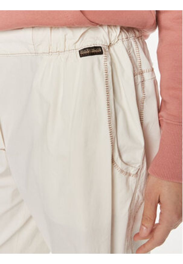 Napapijri Spodnie materiałowe Aberdeen NP0A4I4S Écru Loose Fit. Materiał: bawełna