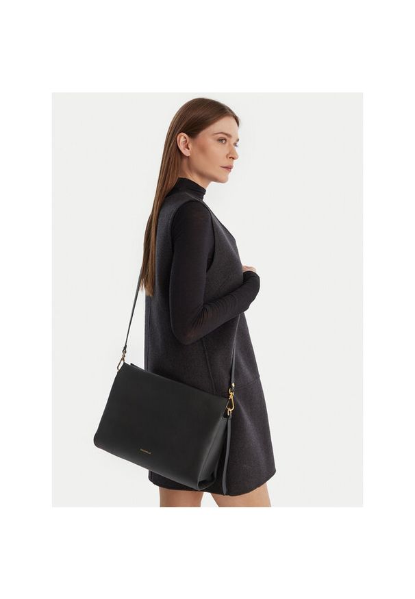 Torebka Coccinelle. Kolor: czarny