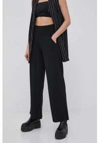 JDY spodnie damskie kolor czarny fason culottes high waist. Stan: podwyższony. Kolor: czarny. Materiał: dzianina