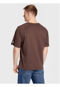 Redefined Rebel T-Shirt Thomas 211126 Brązowy Regular Fit. Kolor: brązowy. Materiał: bawełna #5