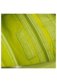 Valentino by Mario Valentino - VALENTINO Żółta torebka o kształcie księżyca coconut hobo bag. Kolor: żółty. Wzór: napisy. Materiał: skórzane