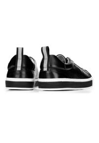 Wittchen - Męskie sneakersy skórzane z perforacjami czarno-białe. Okazja: na co dzień. Kolor: czarny, biały, wielokolorowy. Materiał: skóra. Wzór: gładki. Sezon: lato #4