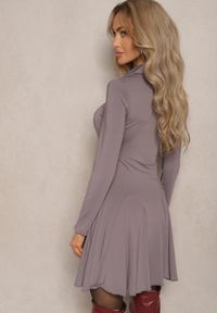 Renee - Szara Sukienka z Wiskozą o Rozkloszowanym Kroju z Kołnierzykiem Ettoria. Kolor: szary. Materiał: wiskoza. Typ sukienki: rozkloszowane. Styl: klasyczny, elegancki, wizytowy