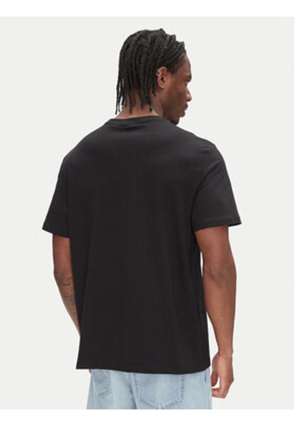 Calvin Klein Jeans T-Shirt Hero Monologo LV04RB862G Czarny Regular Fit. Kolor: czarny. Materiał: bawełna