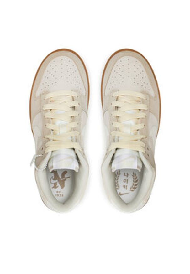 Nike Sneakersy Dunk Low Se FQ8147 104 Beżowy. Kolor: beżowy. Materiał: zamsz, skóra